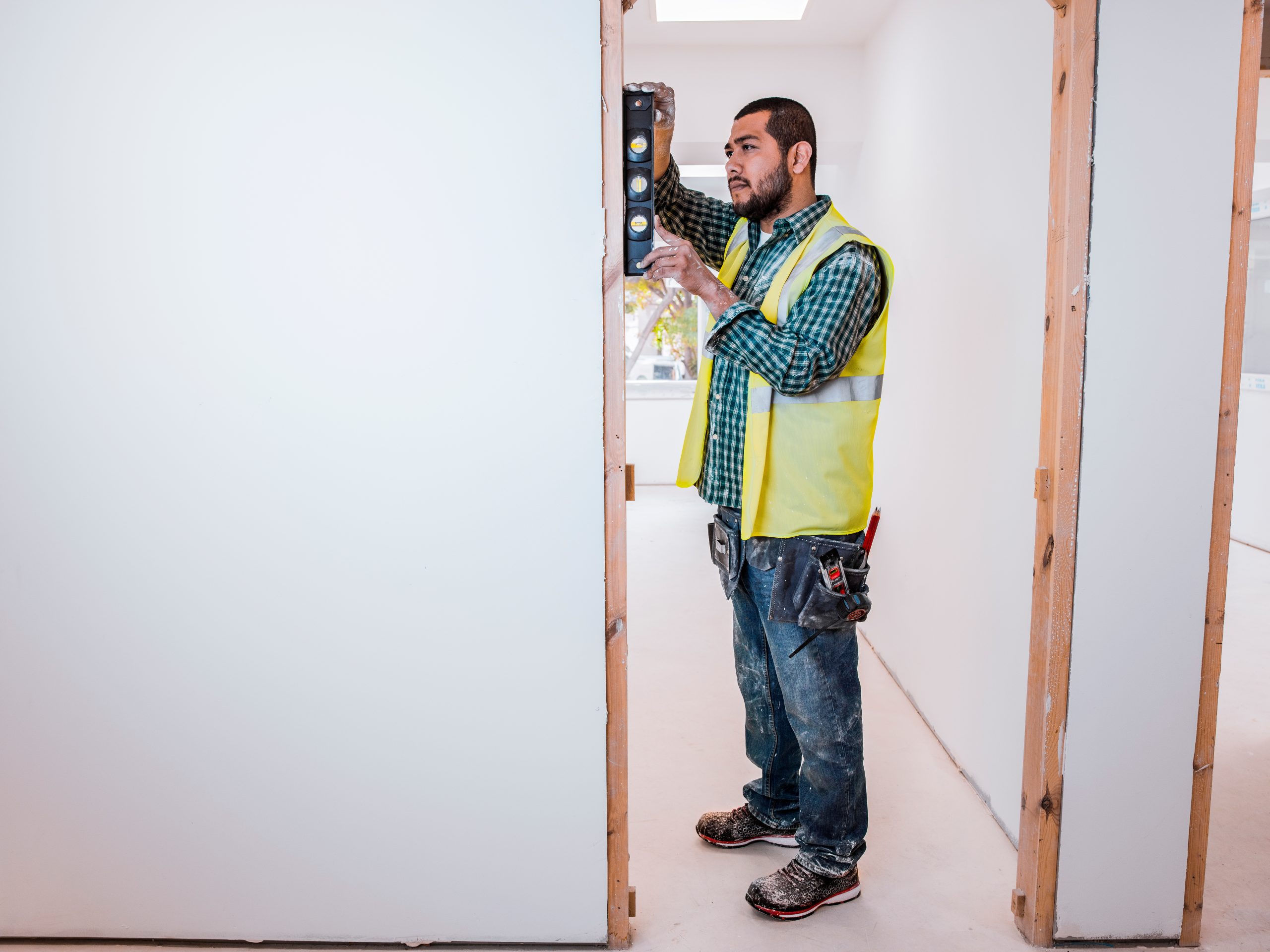wooden door installation Sharjah carpenter fitting door in apartment