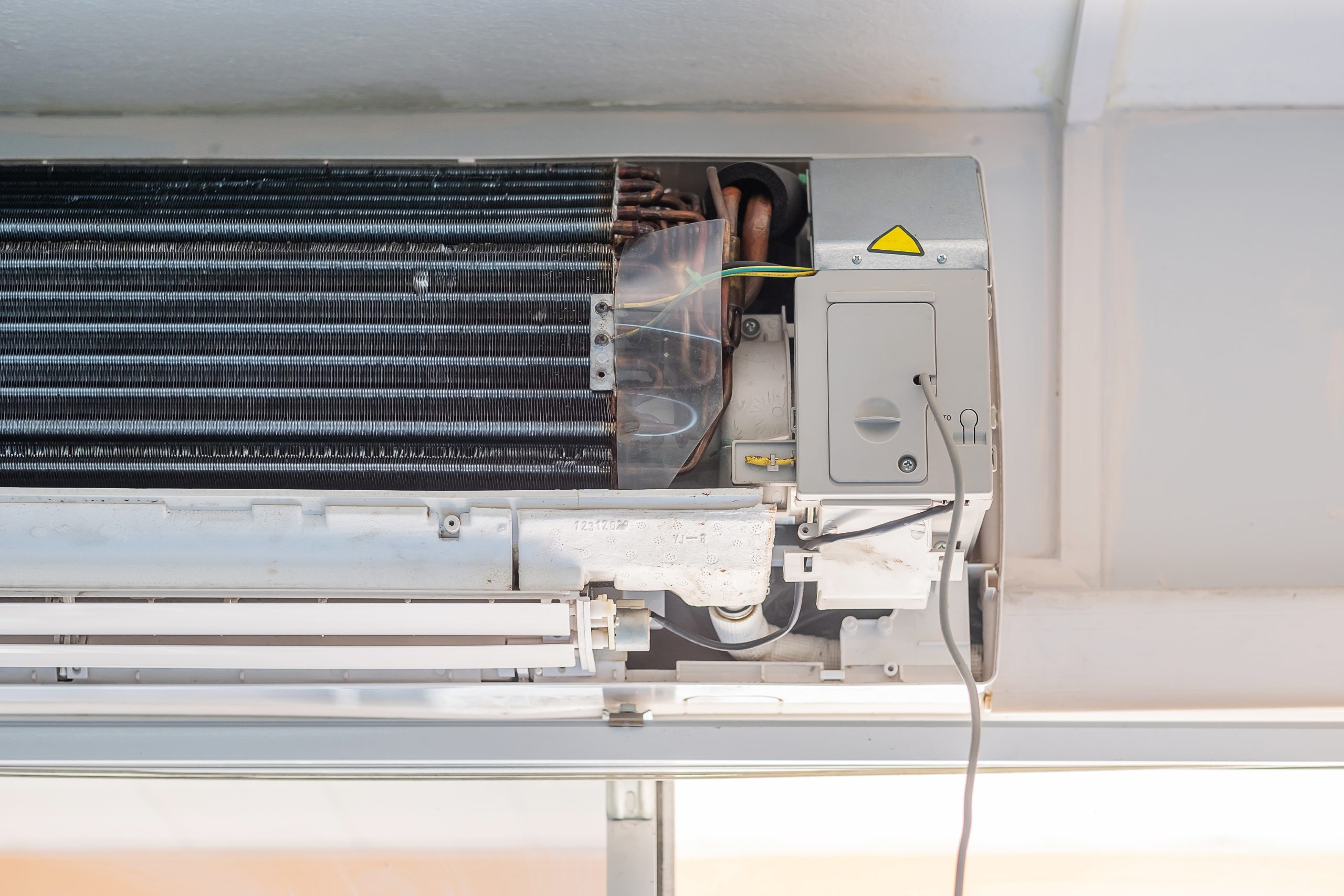 Team of technicians installing a new AC unit in a Dubai apartment using crane hire equipment, ensuring safe and professional setup.