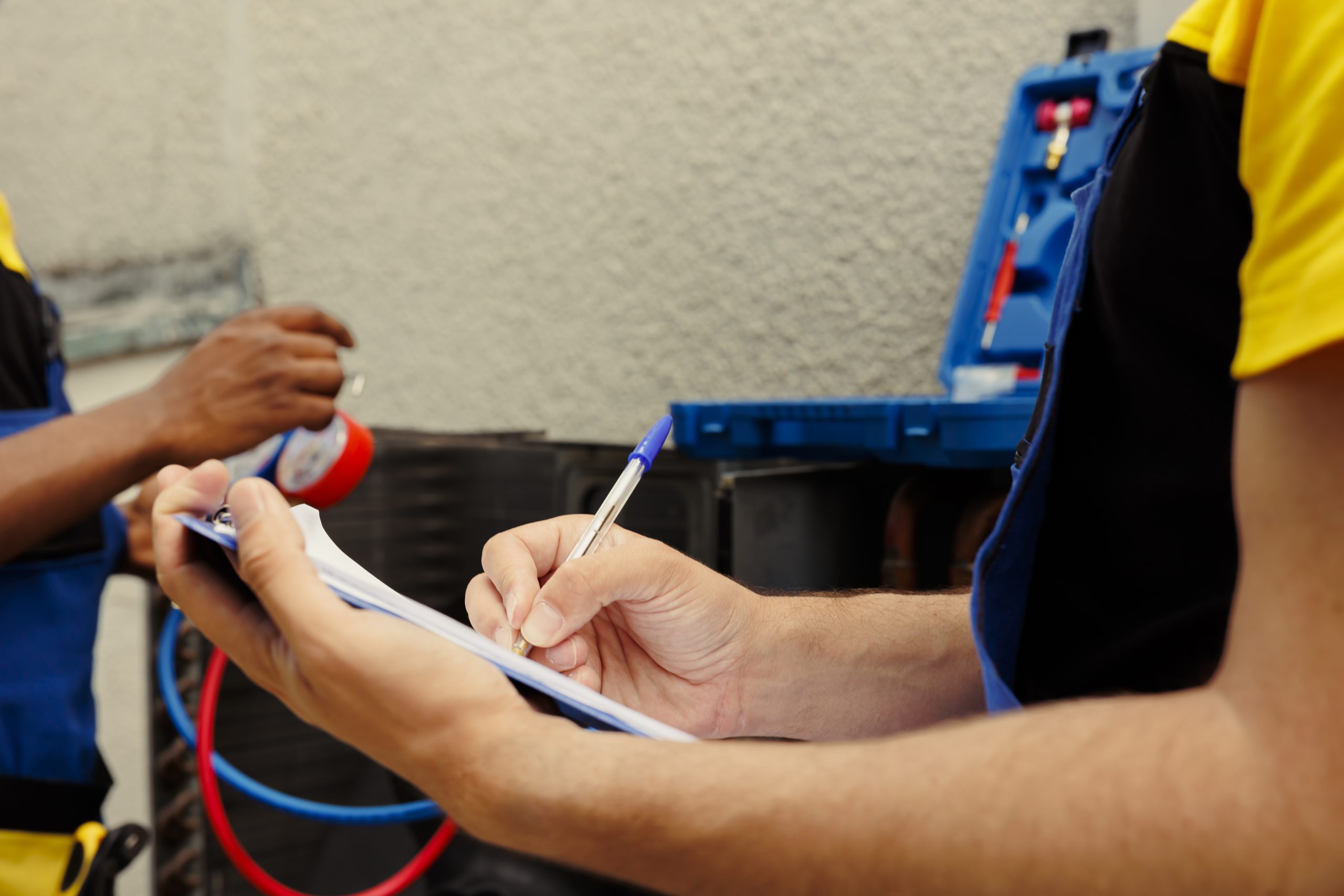 AC maintenance Abu Dhabi inspection of coils and AC components for preventive care.