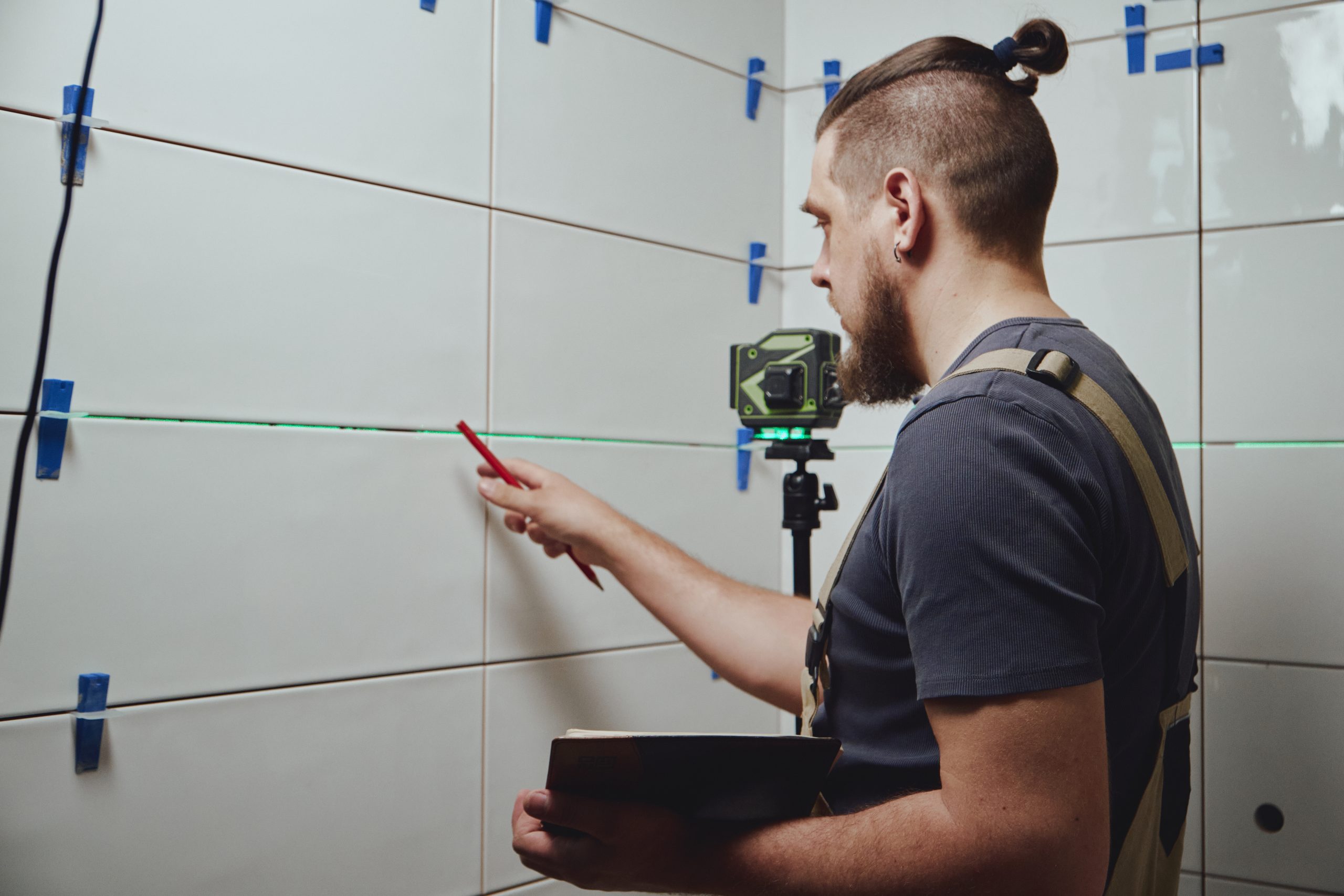loor tiling Dubai - expert tiling installation with laser alignment.