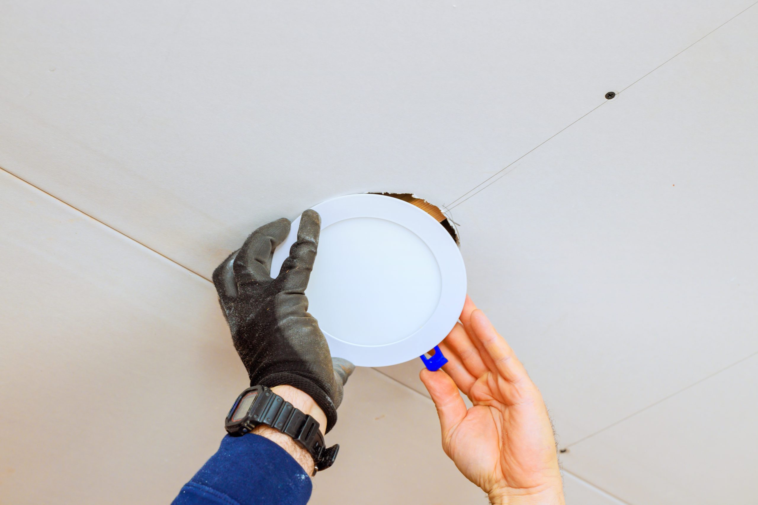LED light fitting Dubai - professional ceiling installation.