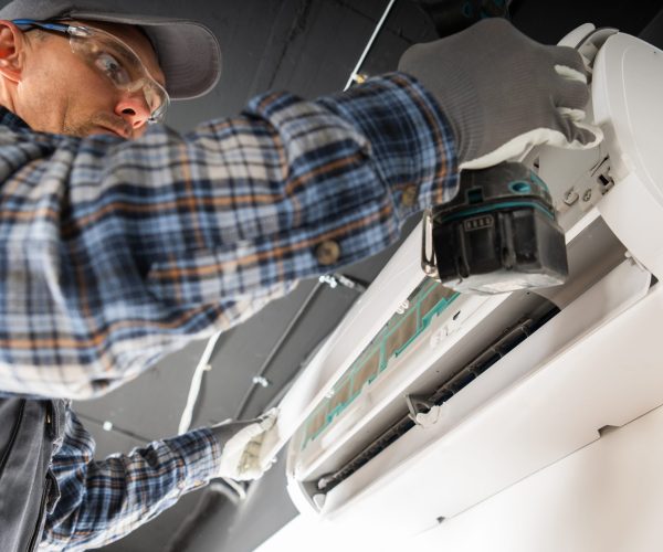 AC Maintenance Services in UAE Technician checking AC system performance